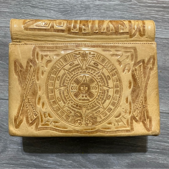 Artisan Crafted Tan Leather Shoulder Bag - Picture 3 of 10